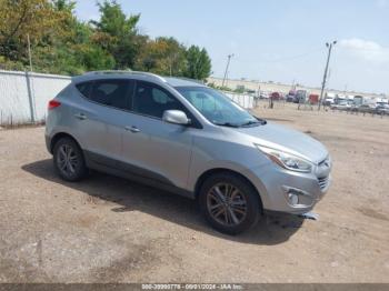  Salvage Hyundai TUCSON