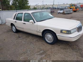  Salvage Lincoln Towncar