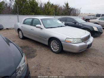  Salvage Lincoln Towncar