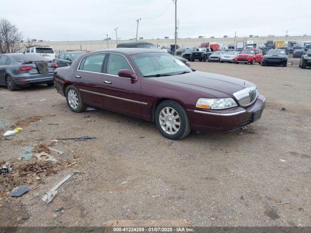  Salvage Lincoln Towncar