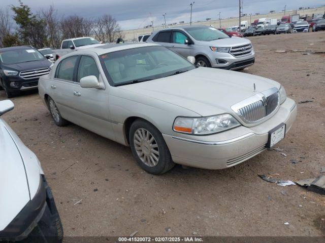  Salvage Lincoln Towncar