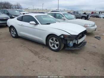  Salvage Ford Mustang