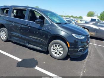  Salvage Chrysler Pacifica