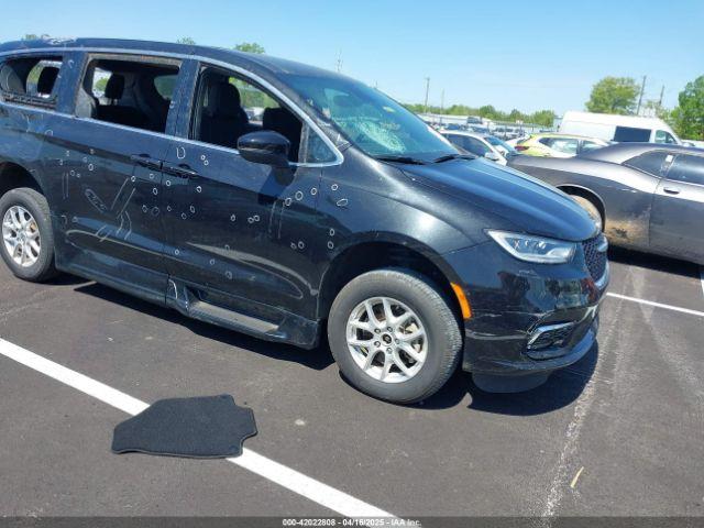  Salvage Chrysler Pacifica