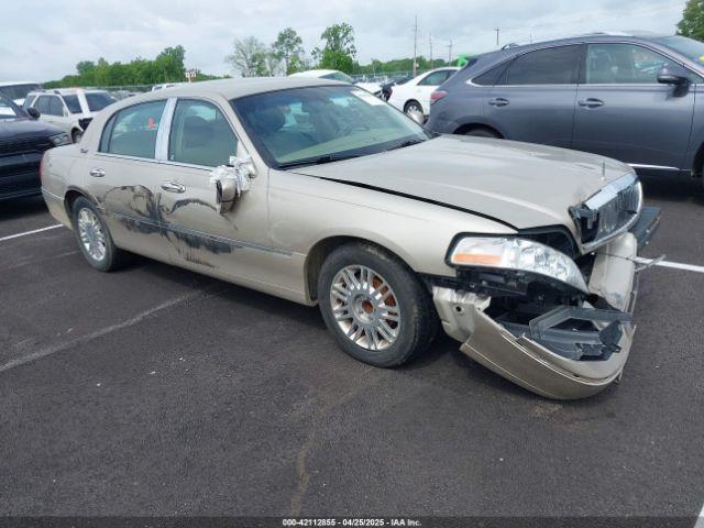  Salvage Lincoln Towncar