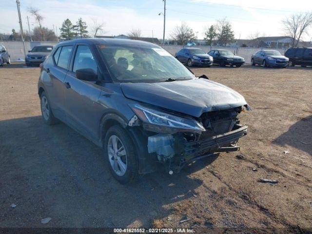  Salvage Nissan Kicks