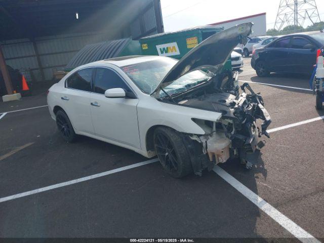  Salvage Nissan Maxima