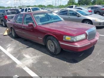  Salvage Lincoln Towncar