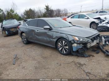  Salvage Nissan Altima