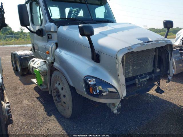  Salvage Freightliner Cascadia 125