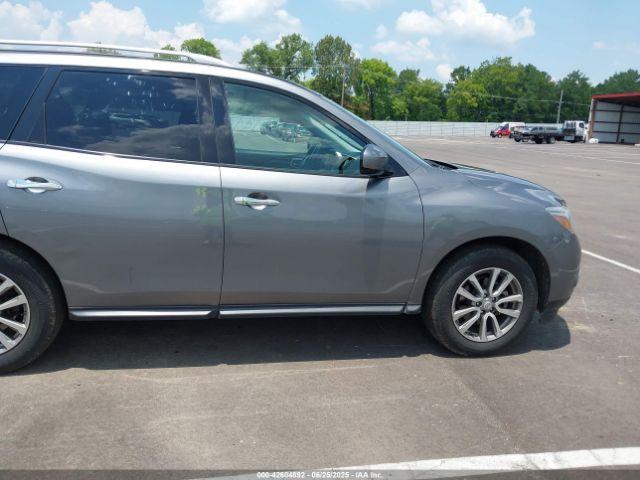  Salvage Nissan Pathfinder