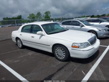  Salvage Lincoln Towncar