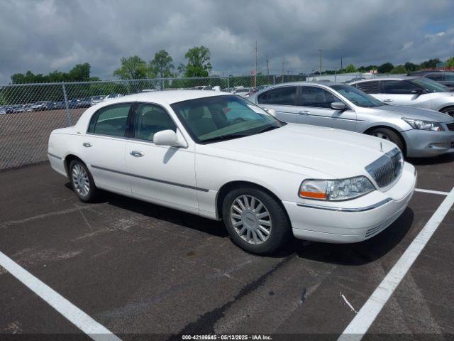  Salvage Lincoln Towncar