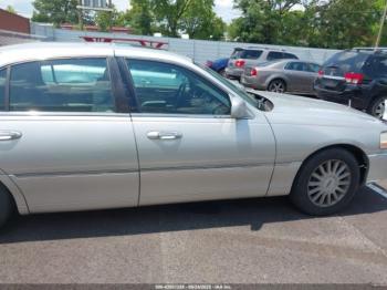  Salvage Lincoln Towncar