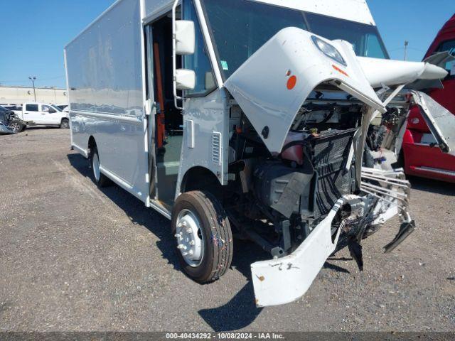  Salvage Freightliner Mt45g