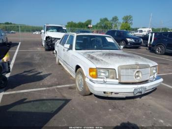  Salvage Mercedes-Benz 560