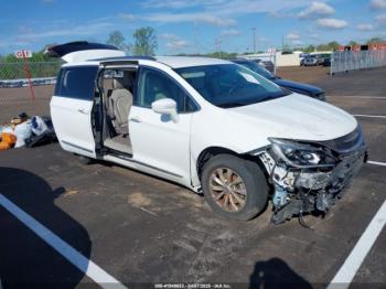  Salvage Chrysler Pacifica