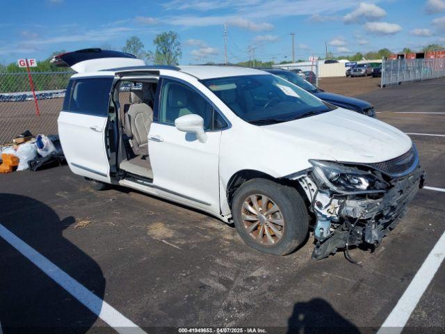  Salvage Chrysler Pacifica