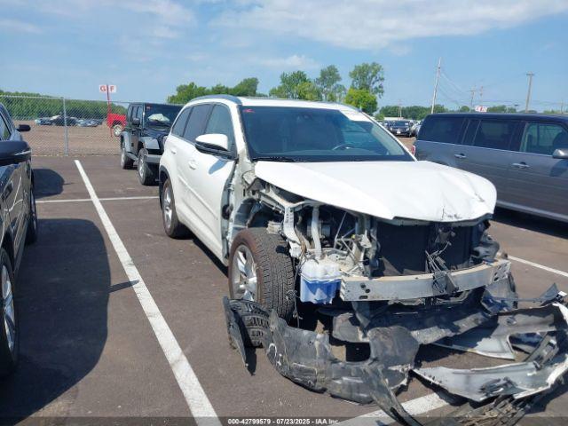  Salvage Toyota Highlander
