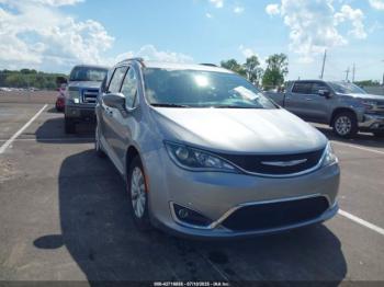  Salvage Chrysler Pacifica