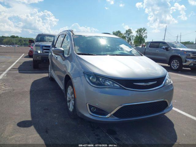  Salvage Chrysler Pacifica