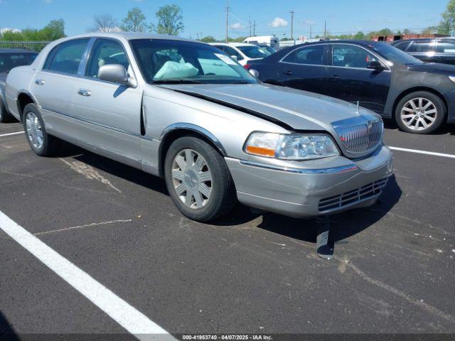  Salvage Lincoln Towncar