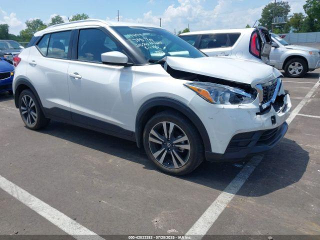 Salvage Nissan Kicks