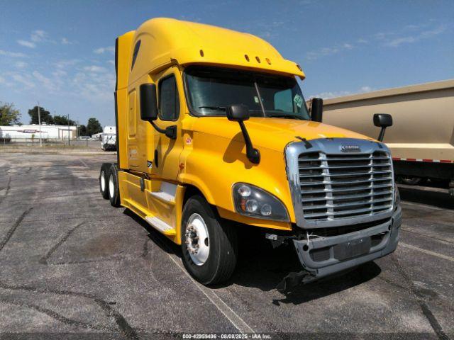  Salvage Freightliner Cascadia 125