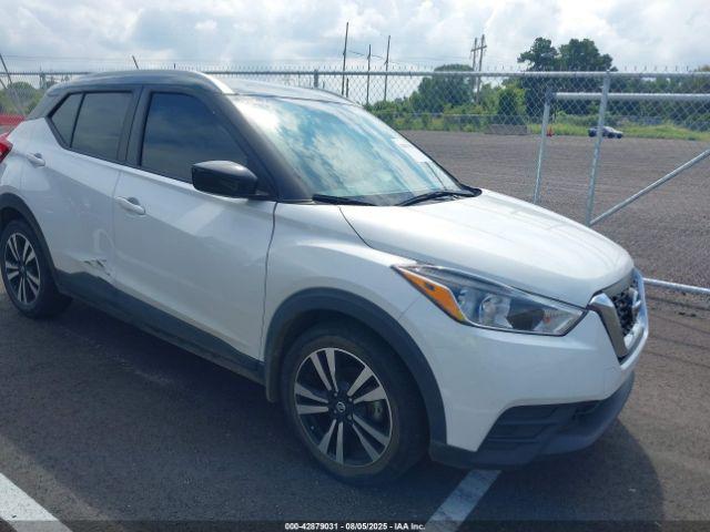  Salvage Nissan Kicks