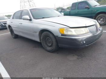  Salvage Lincoln Towncar