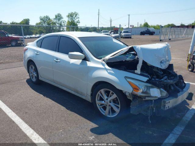  Salvage Nissan Altima