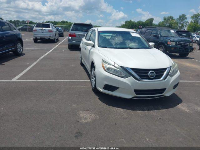  Salvage Nissan Altima