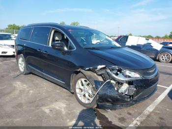  Salvage Chrysler Pacifica