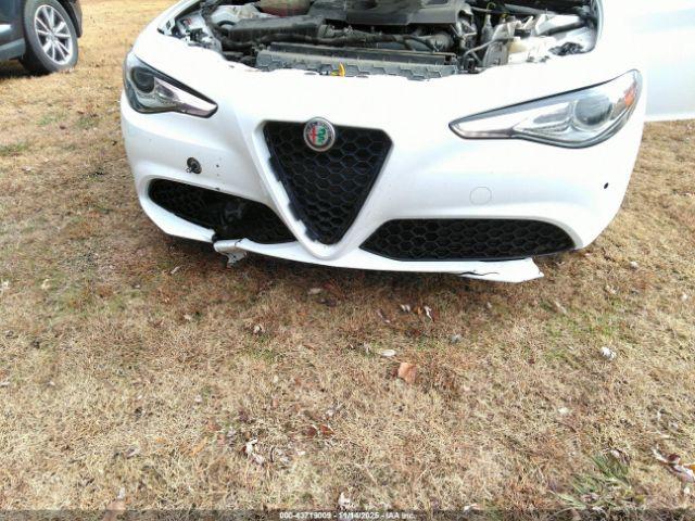 Alfa Romeo Giulia Ti Rwd Image 9
