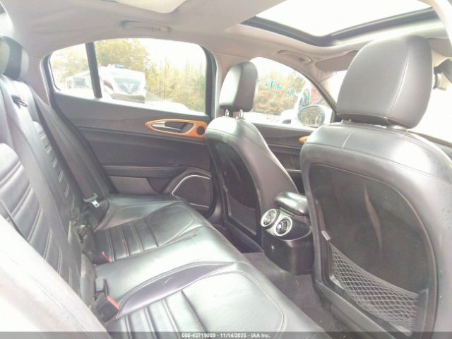 Alfa Romeo Giulia Ti Rwd Image 5