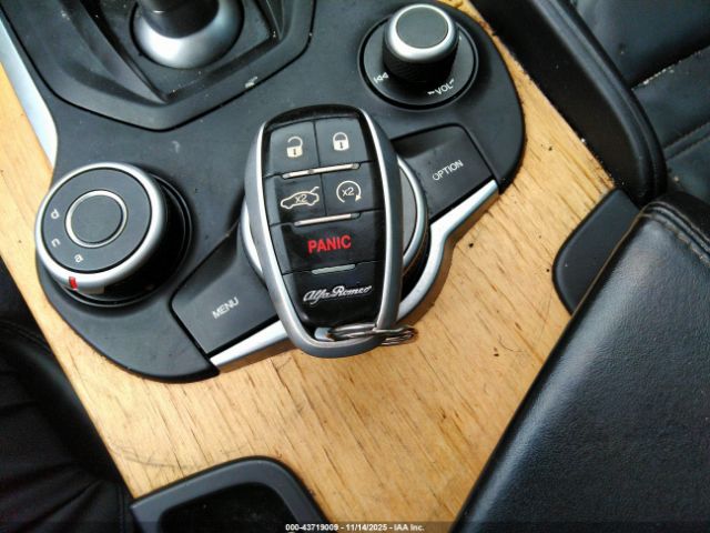 Alfa Romeo Giulia Ti Rwd Image 10