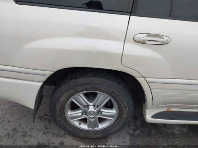Lexus LX 470 Image 16