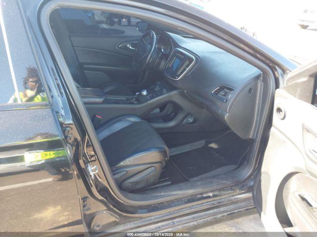 Chrysler 200 S Image 7