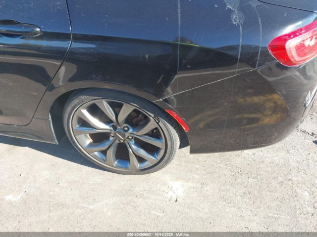 Chrysler 200 S Image 9