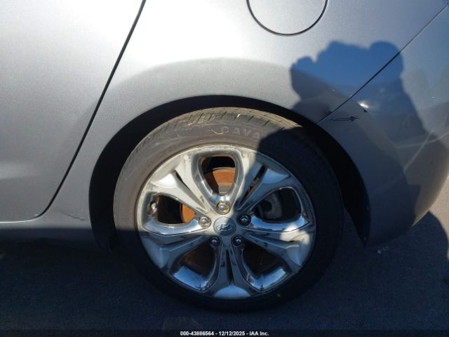 Hyundai ELANTRA Image 10