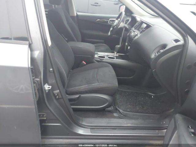 Nissan Pathfinder S Image 9