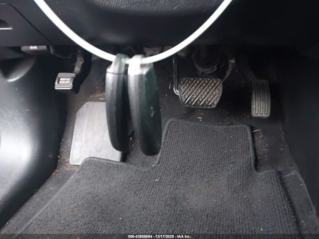 Nissan Pathfinder S Image 4