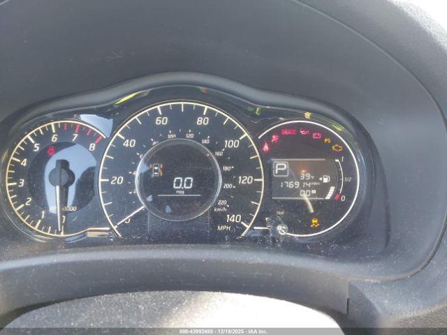 Nissan Versa Image 12