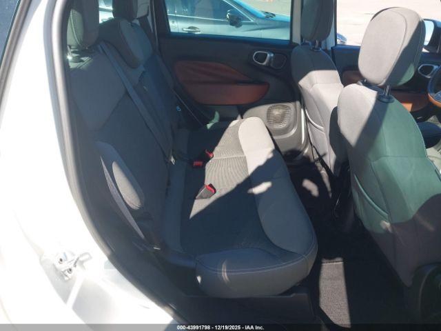 FIAT 500L Trekking Image 6