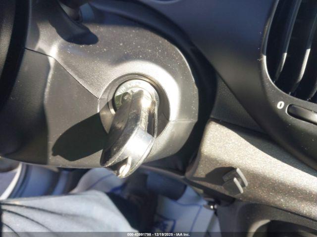 FIAT 500L Trekking Image 5