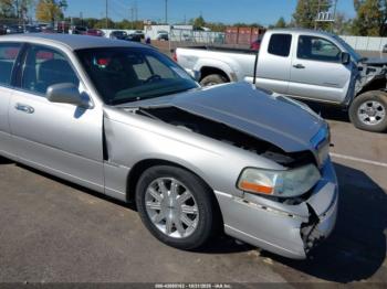  Salvage Lincoln Towncar
