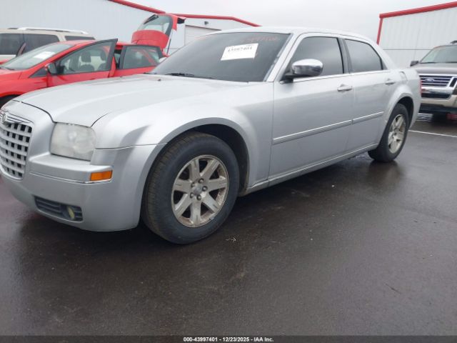 Chrysler 300 Touring Image 3