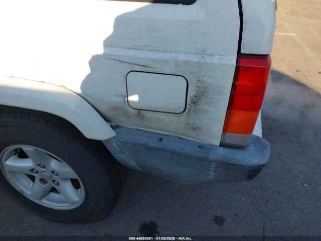 Jeep Cherokee Sport Image 6