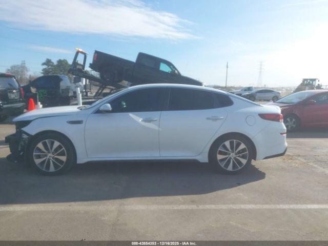 Kia Optima S Image 12
