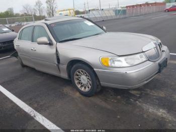  Salvage Lincoln Towncar